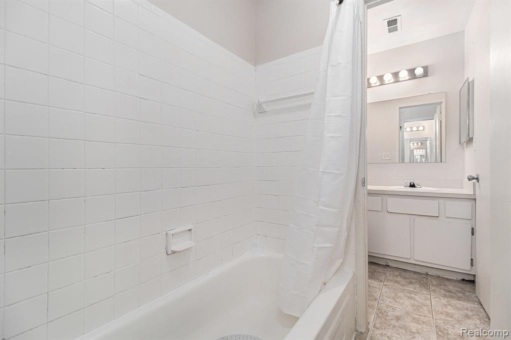 45200 Keding Street, 101, Utica, MI 48317 — Photo 12