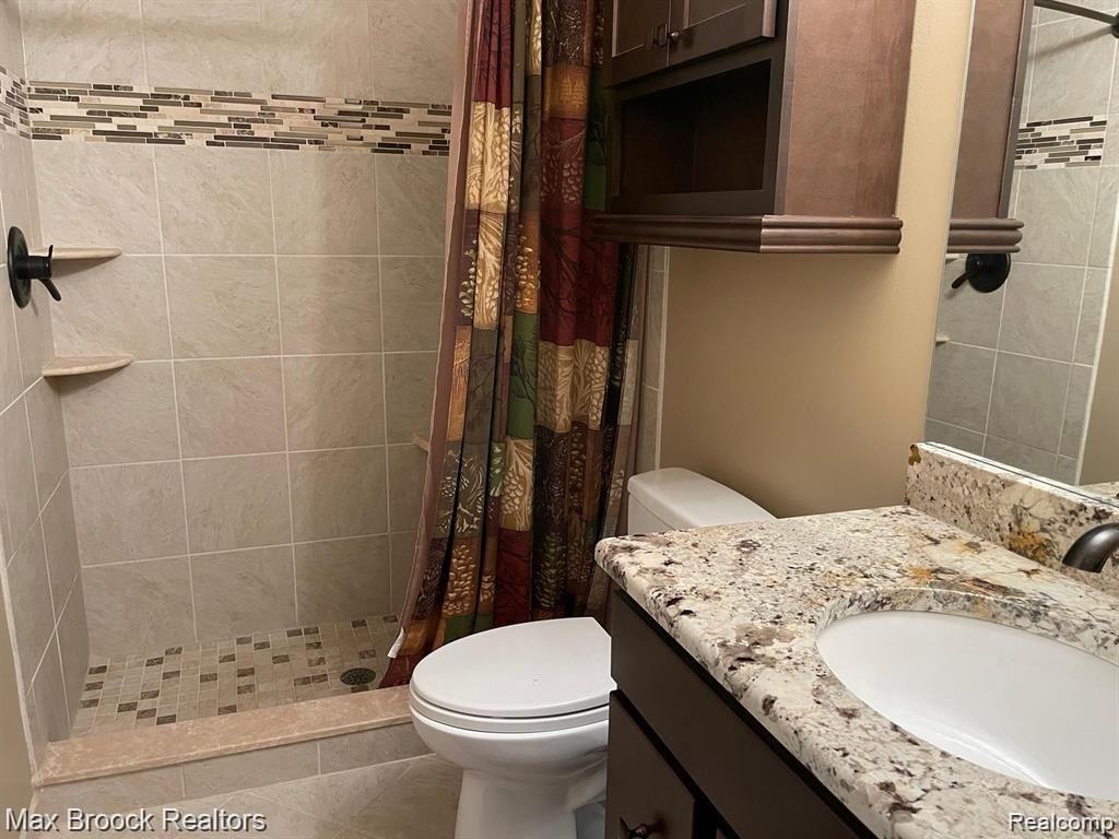4585 Laurel Club Circle, West Bloomfield, MI 48323 — Photo 13