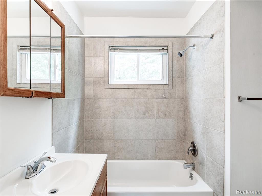 641 Michigan Avenue, Marysville, MI 48040 — Photo 13