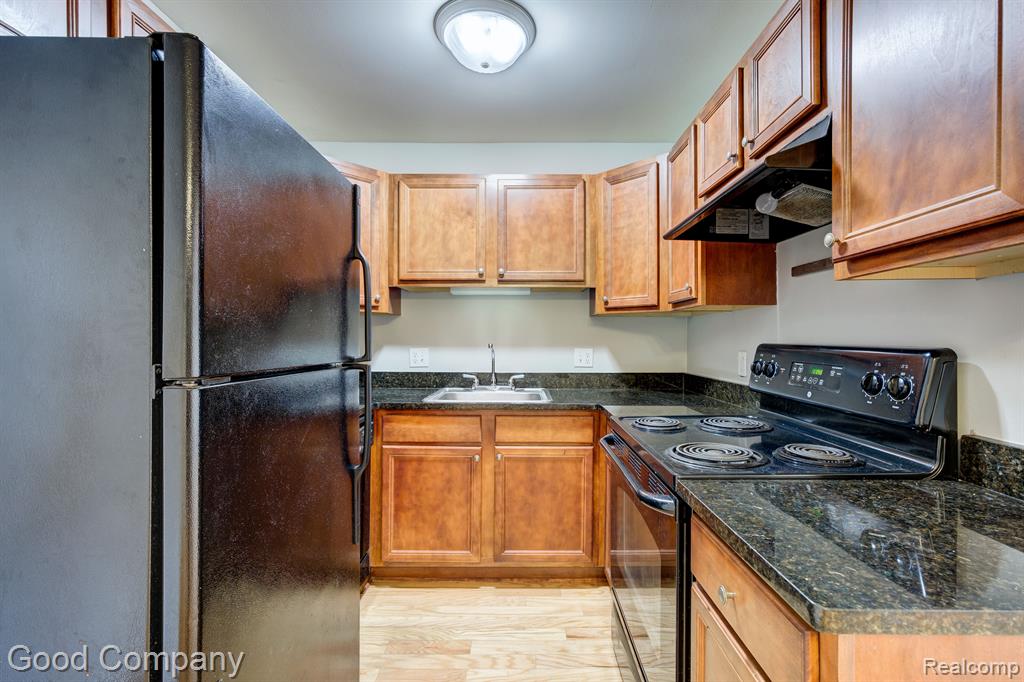 2445 TORQUAY Avenue, 203, Royal Oak, MI 48073 — Photo 12