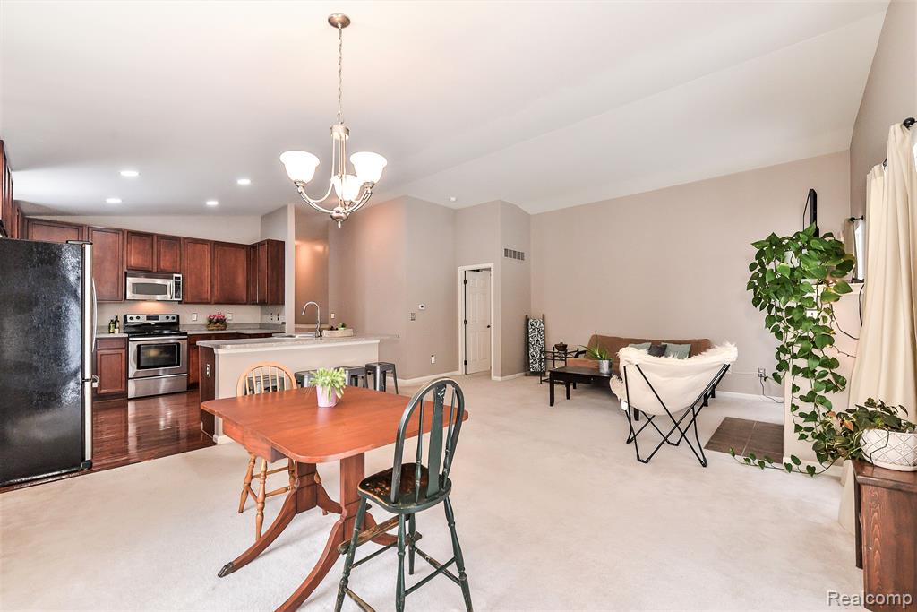 2578 SIGNATURE Circle, Pinckney, MI 48169 — Photo 18