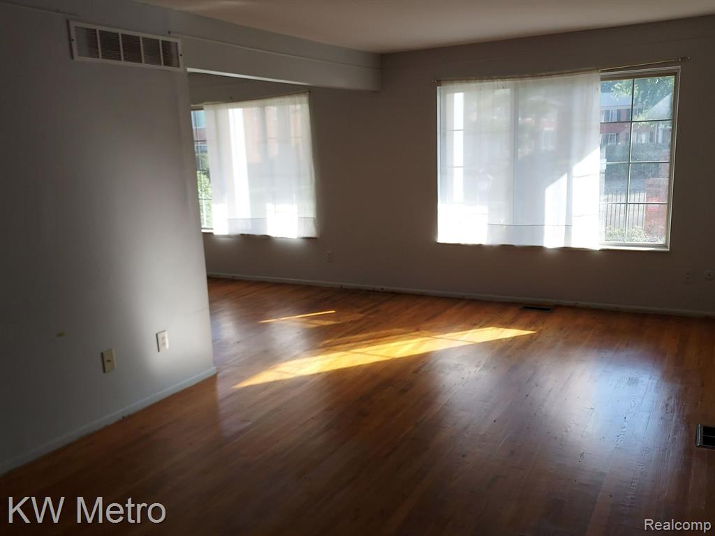 29334 HOOVER Road, Warren, MI 48093 — Photo 2