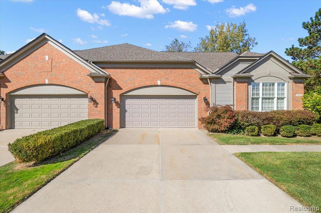 833 GARNET Court, Rochester, MI 48306 — Photo 2