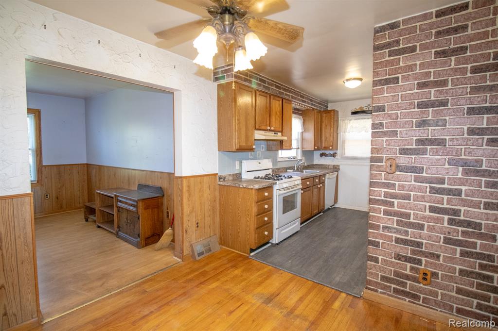 5743 Plainfield Street, Dearborn Heights, MI 48127 — Photo 7