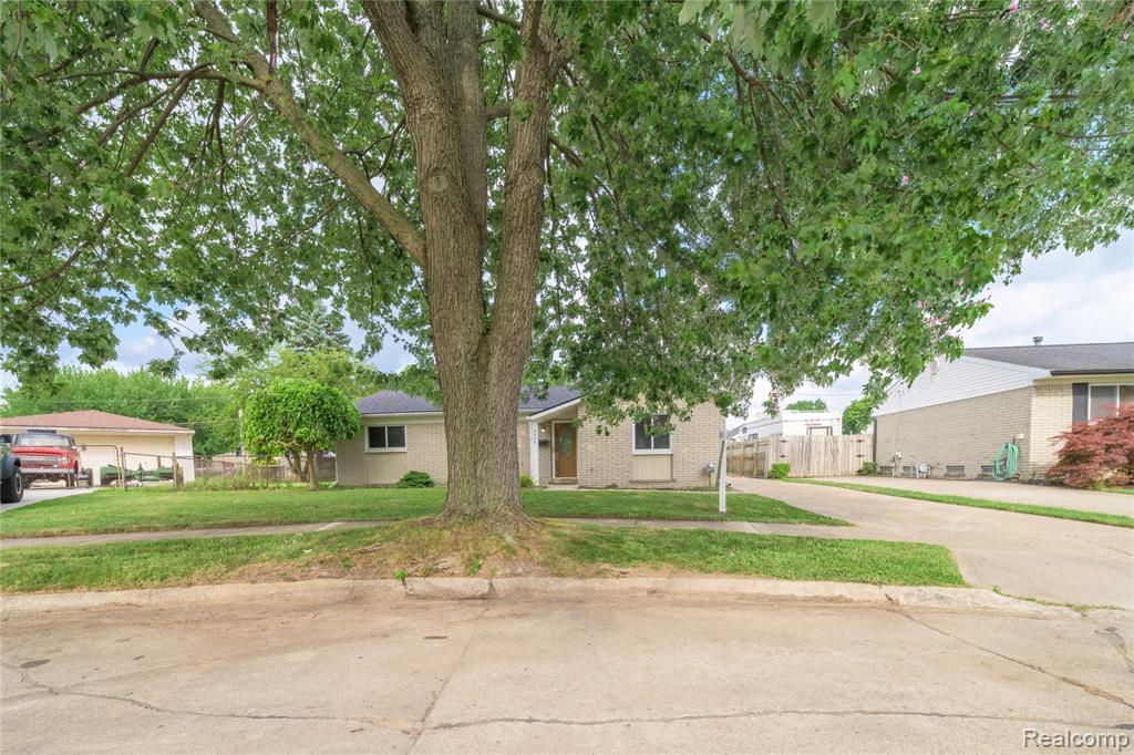 6448 Hunter Court, Westland, MI — Photo 26