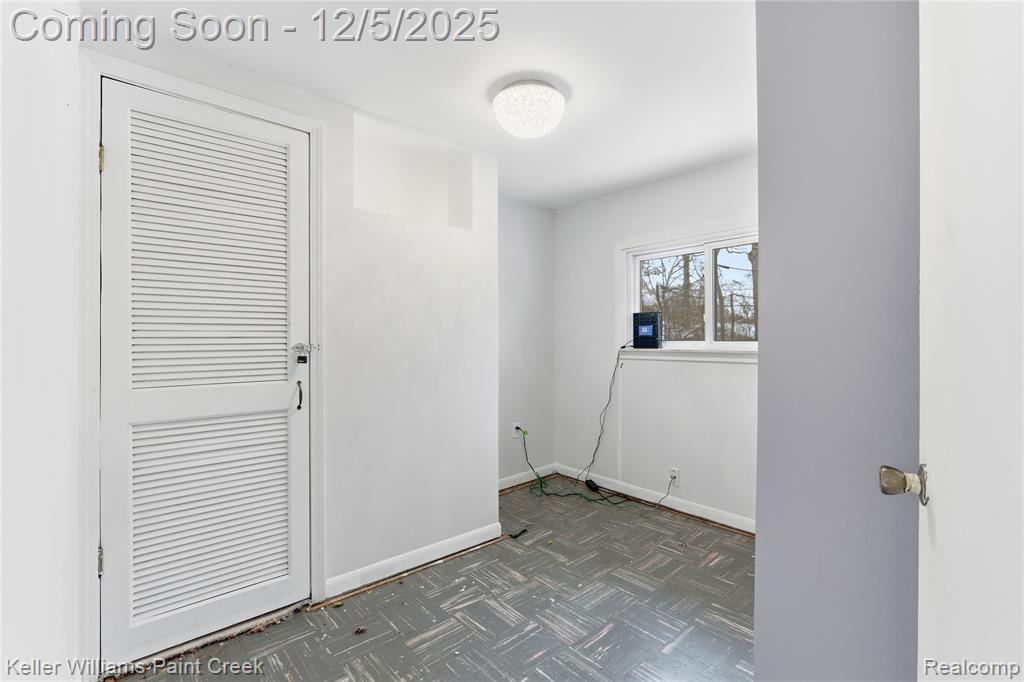 915 Dollar Bay Drive, Lake Orion, MI 48362 — Photo 11