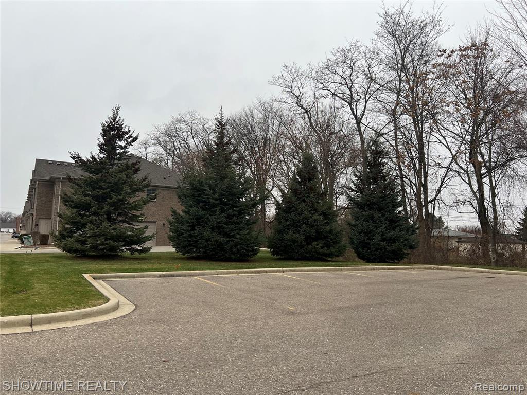 8357 Williamstown Drive, Utica, MI 48316 — Photo 14