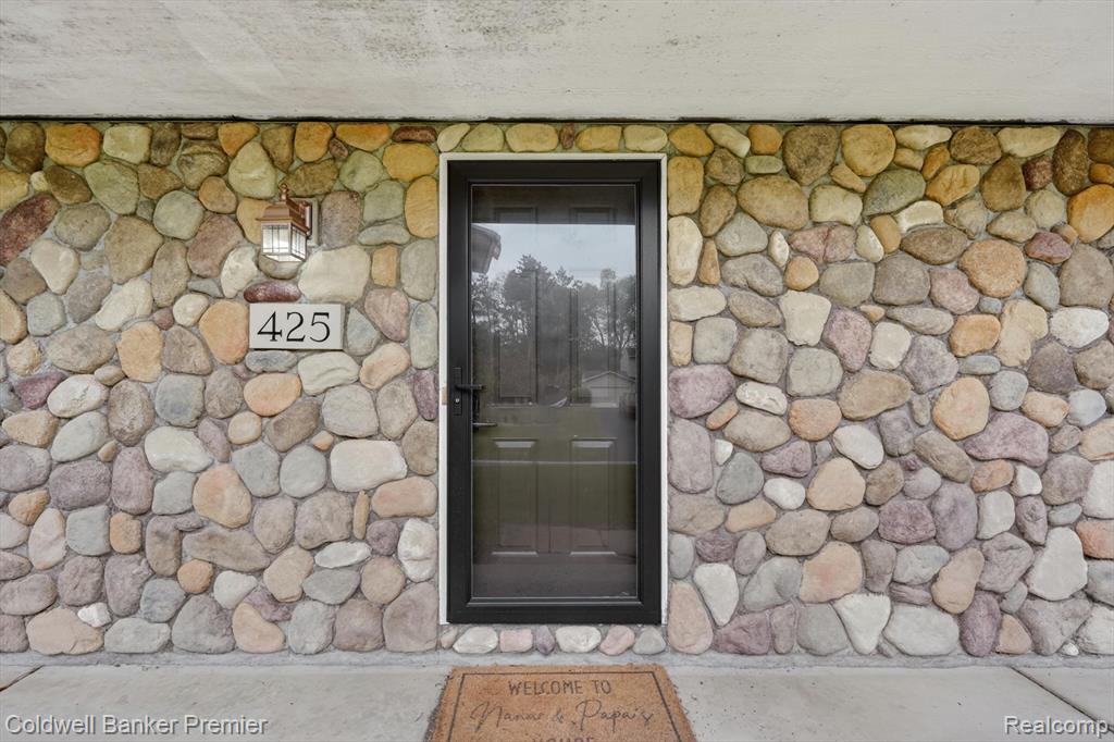 425 Arbor Pine Drive, Ortonville, MI 48462 — Photo 9