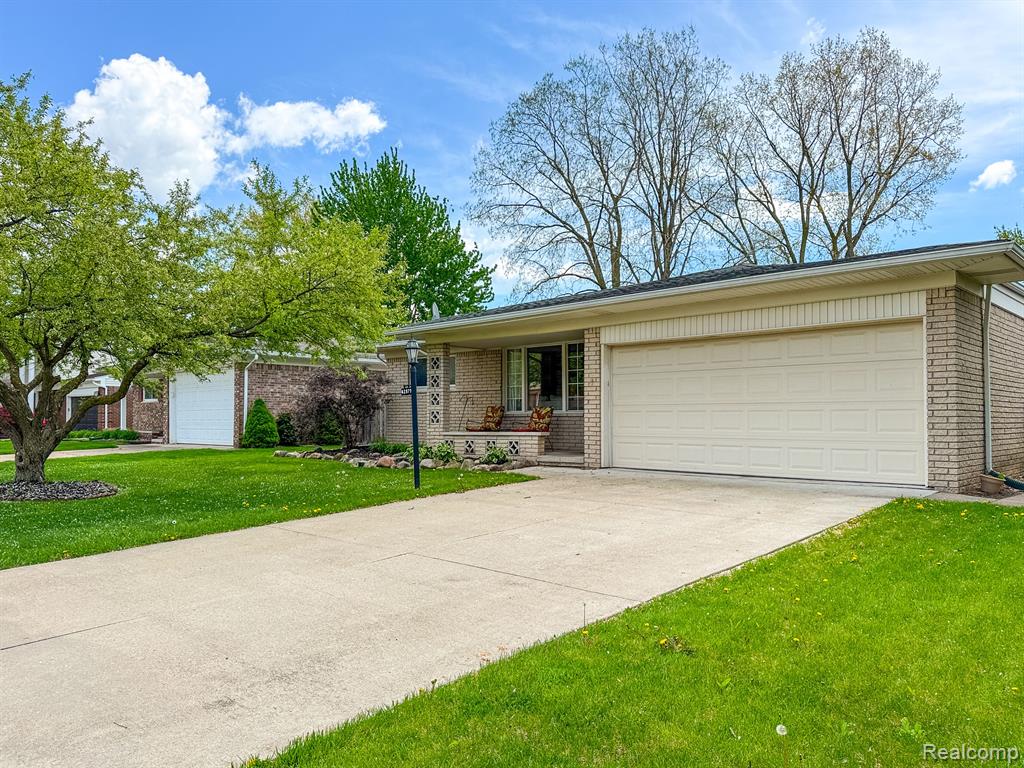 42979 SAXONY Road, Canton, MI 48187 — Photo 32
