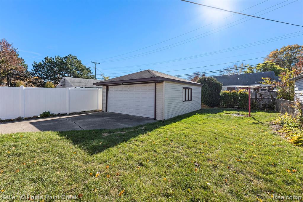7258 Helen, Center Line, MI 48015 — Photo 11
