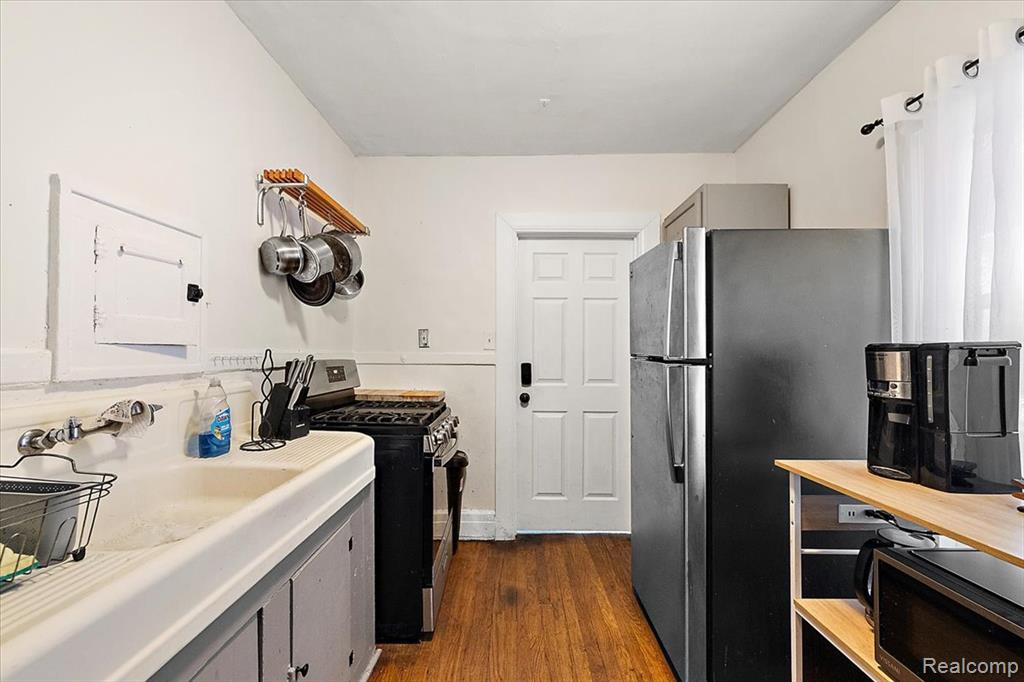 2256 W Philadelphia Street, Detroit, MI 48206 — Photo 43