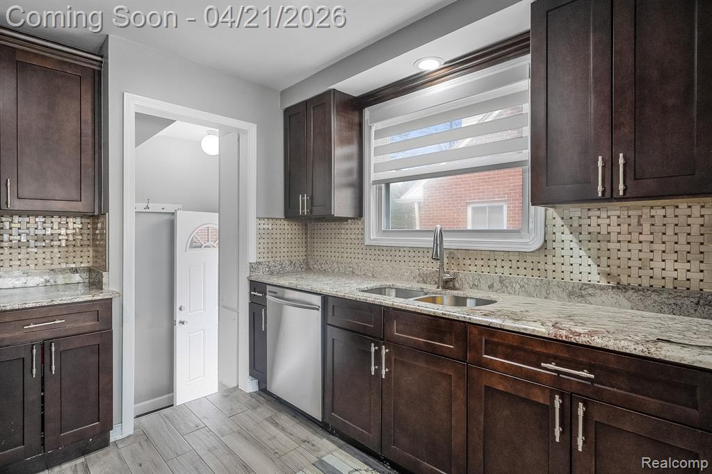 611 Highview Street, Dearborn, MI 48128 — Photo 15