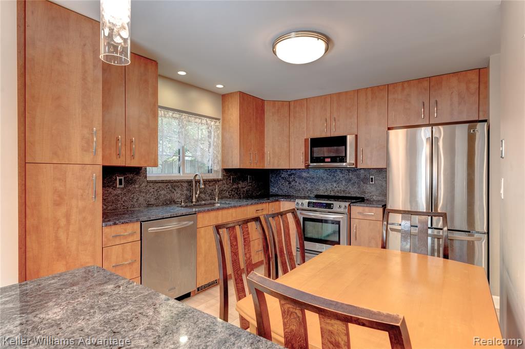 37132 Brentwood Circle, Farmington Hills, MI 48331 — Photo 10