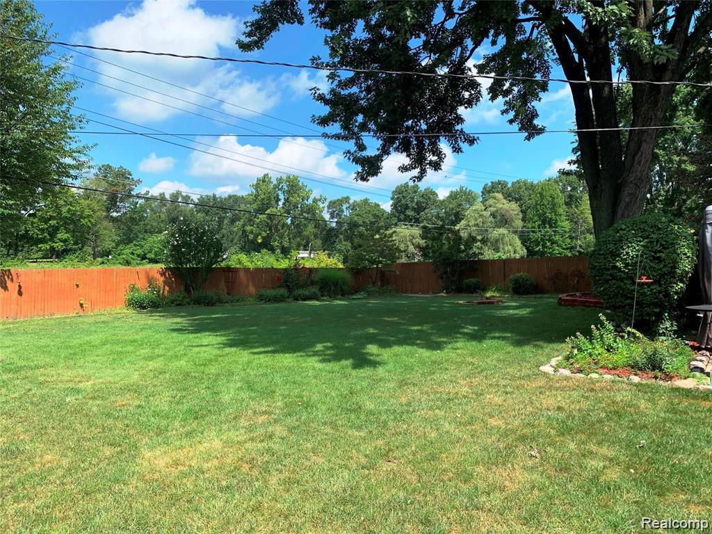 1693 Ashstan Drive, Walled Lake, MI 48390 — Photo 21