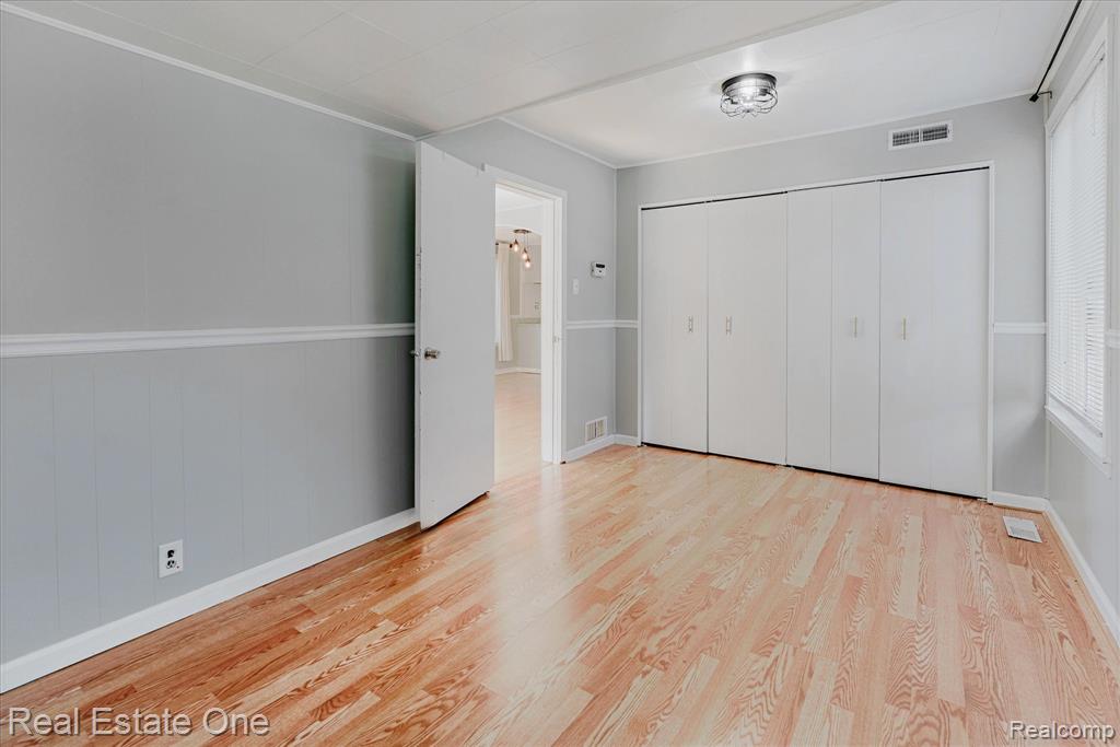 2918 Nagle Court, Keego Harbor, MI 48320 — Photo 17