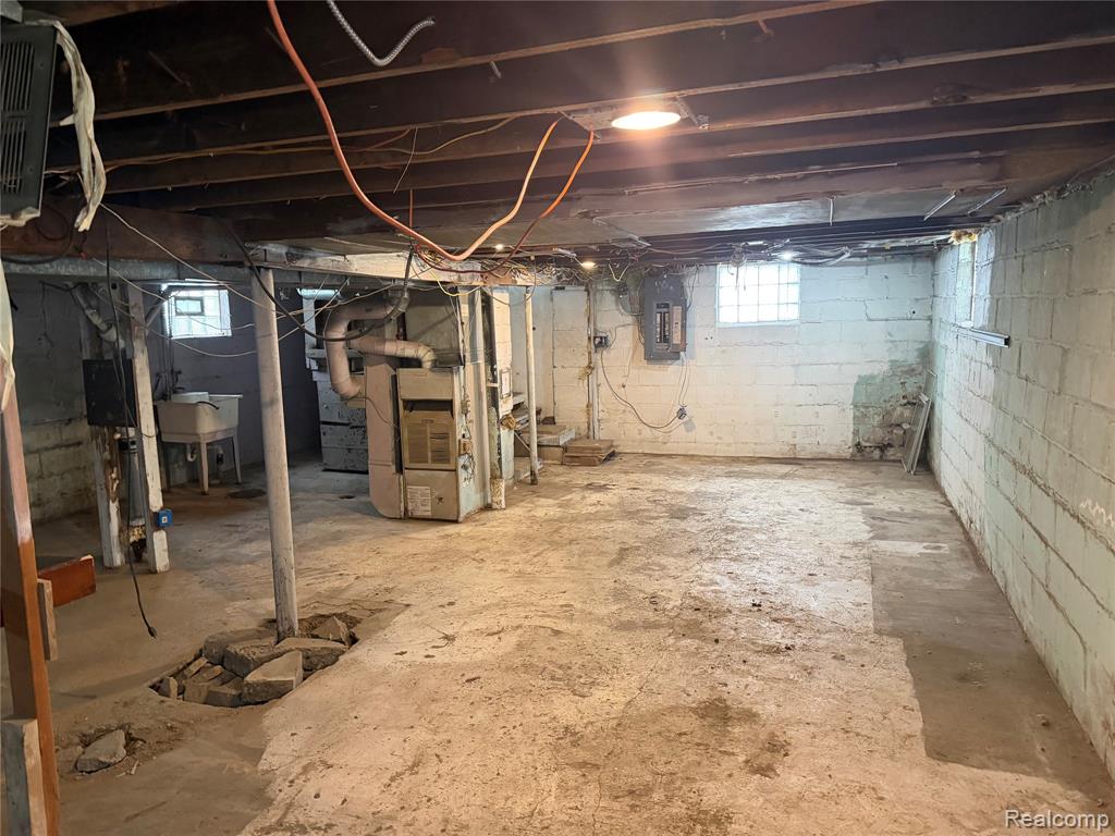 4204 Hipp Street, Dearborn Heights, MI 48125 — Photo 13