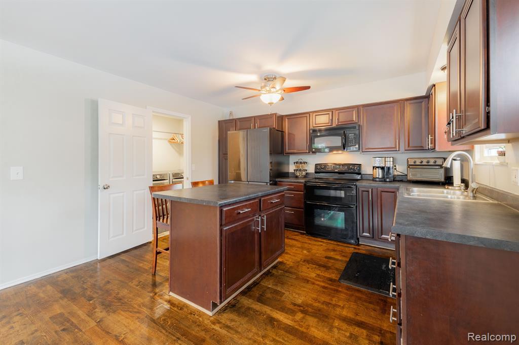 624 BEDFORD Drive, Westland, MI — Photo 10
