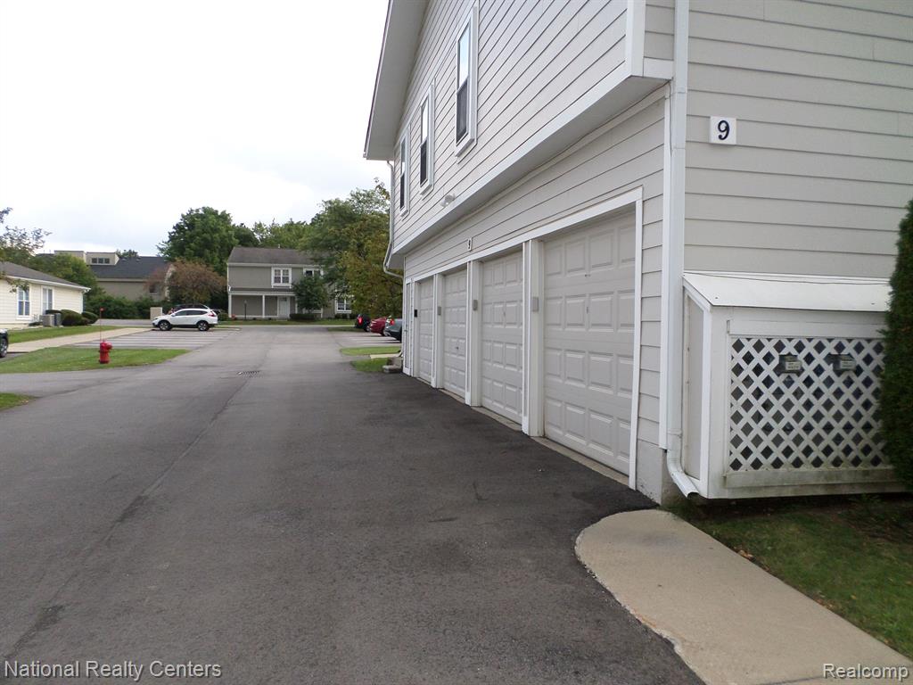 39733 VILLAGE WOOD Lane, Novi, MI — Photo 6