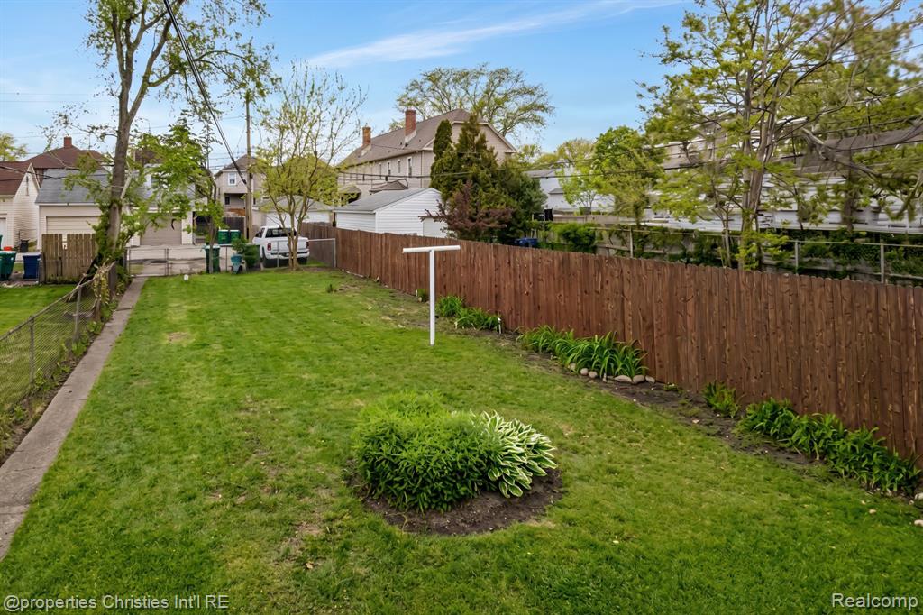 1093-95 Lakepointe Street, Grosse Pointe Park, MI 48230 — Photo 24