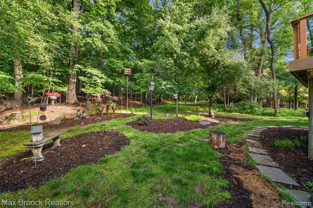 4872 Cliffside Drive, West Bloomfield, MI 48323 — Photo 34