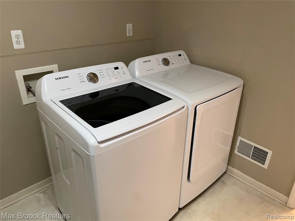 924 SANDALWOOD Drive, Troy, MI 48085 — Photo 23