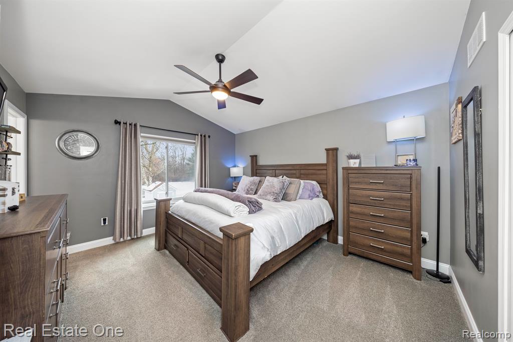 4083 W MAPLE Road, Wixom, MI 48393 — Photo 22