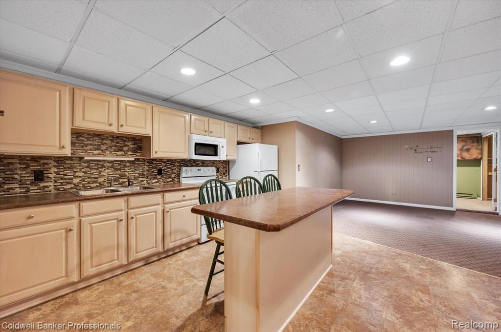 8873 Nepahwin Drive, Clarkston, MI 48348 — Photo 28