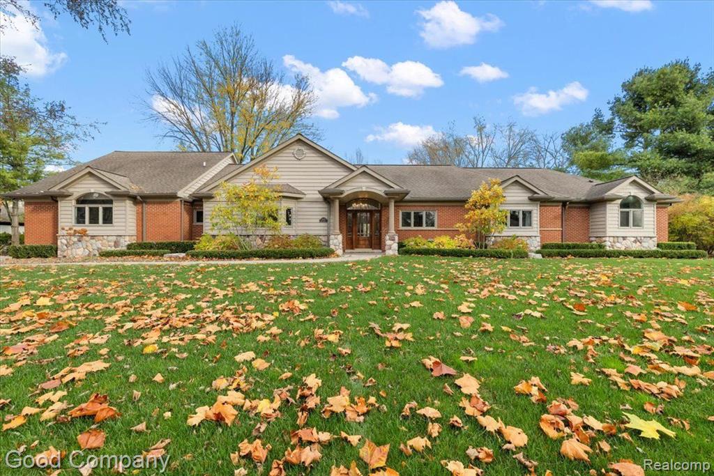 4671 BURNLEY Drive, Bloomfield Hills, MI 48304 — Photo 2
