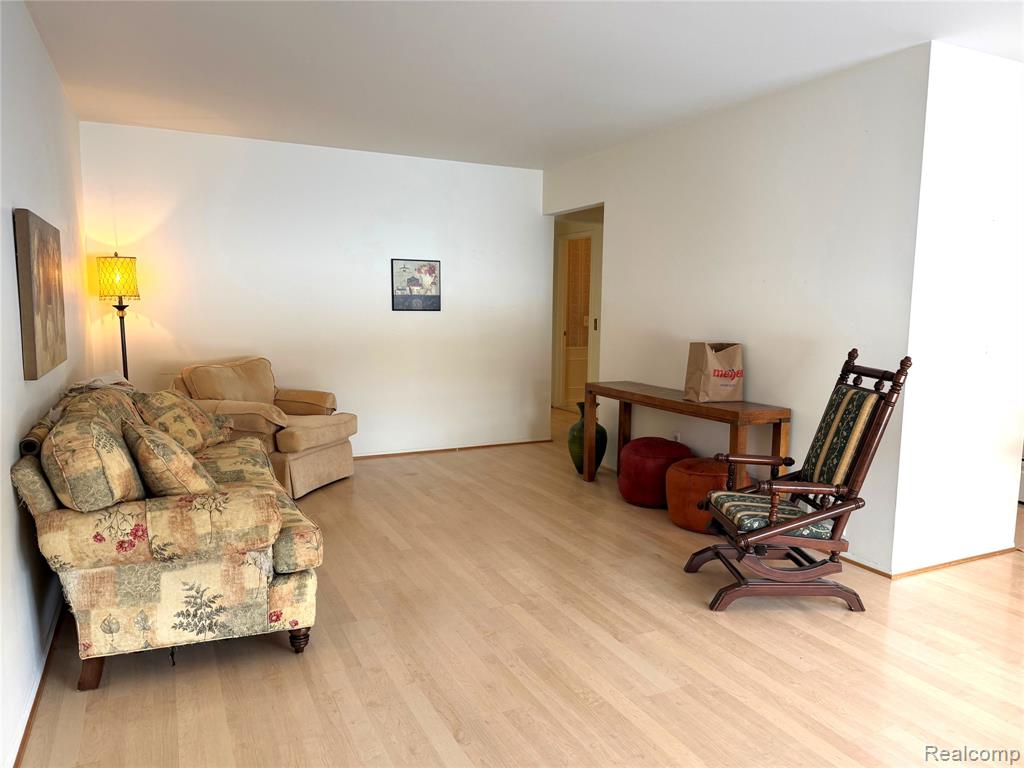 671 E Fox Hills Drive, Bloomfield Hills, MI 48304 — Photo 6