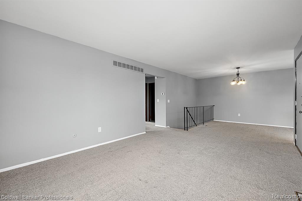 2685 ROUNDTREE Drive, Troy, MI 48083 — Photo 15