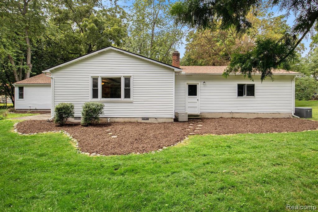 807 S OAK Street, Fenton, MI 48430 — Photo 21