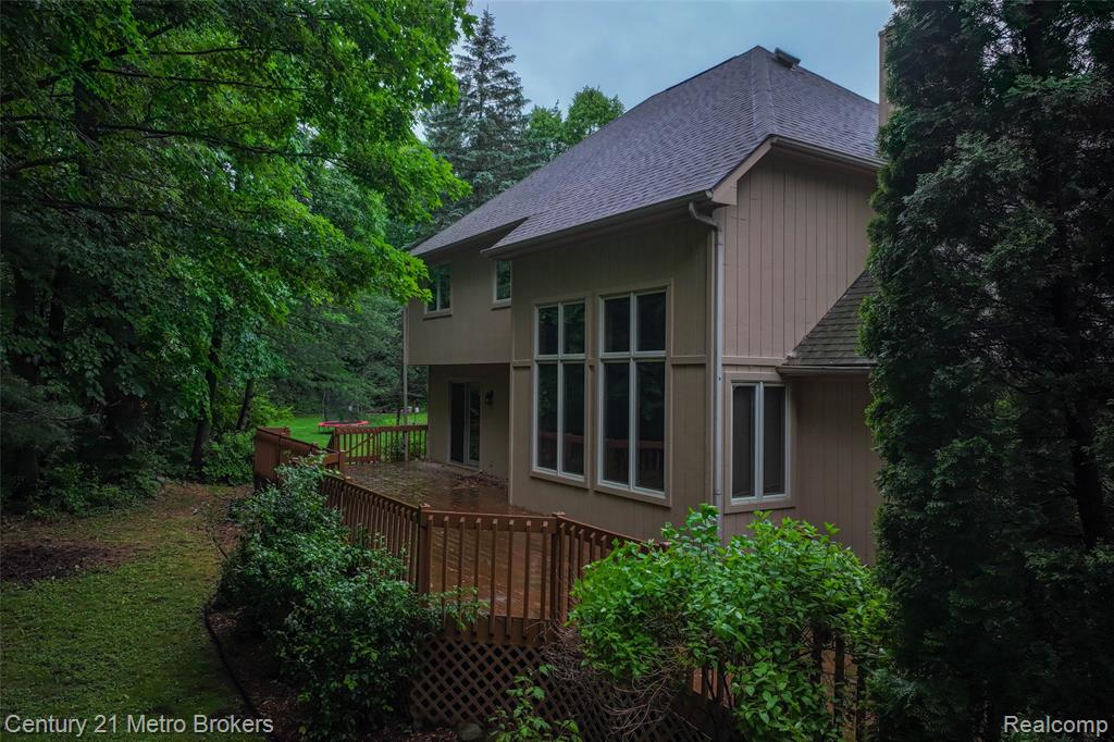 751 River Edge Court, Flushing, MI 48433 — Photo 33