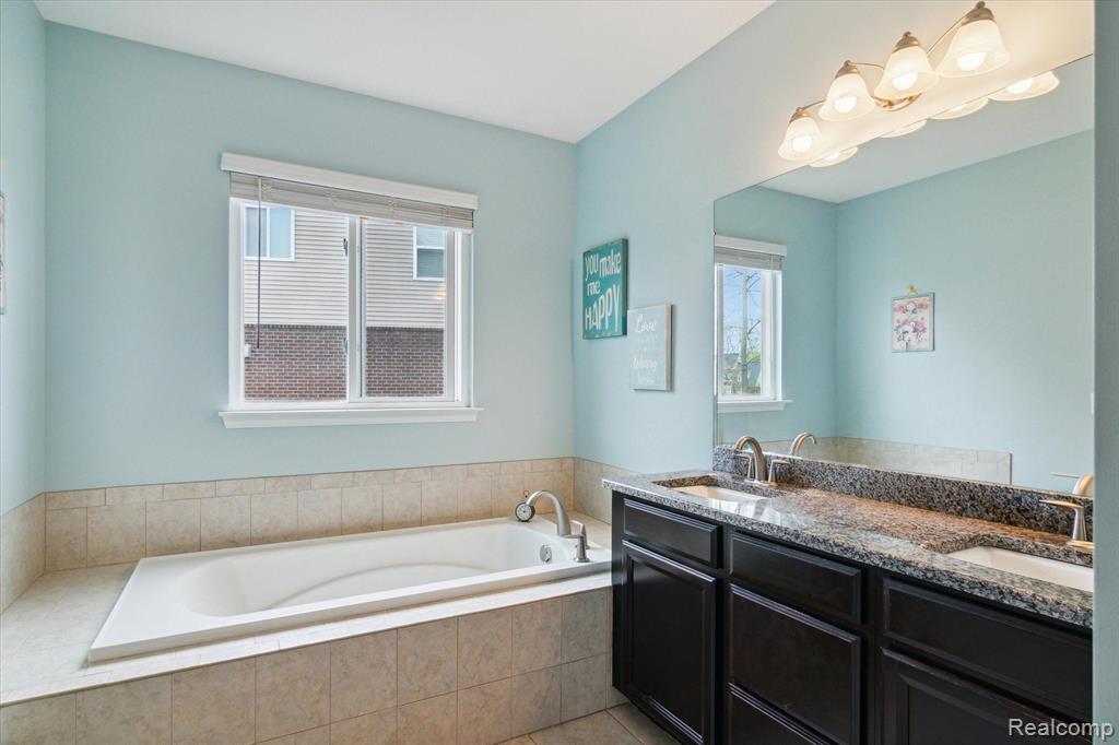 571 HUDSON Circle, South Lyon, MI 48178 — Photo 28