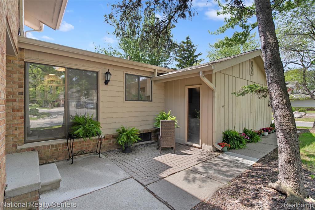 7103 Pebble Park Drive, West Bloomfield, MI — Photo 2
