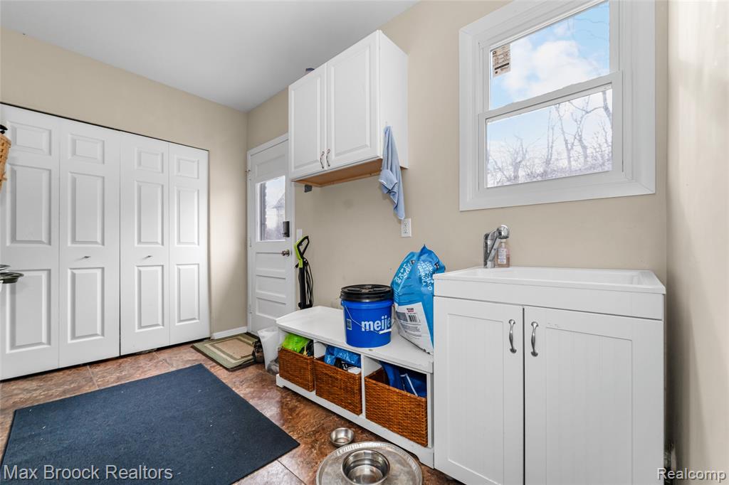 7118 Cathedral Drive, Bloomfield Hills, MI 48301 — Photo 24