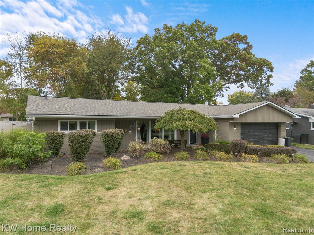 8648 Golfside Drive, Commerce Twp, MI 48382 — Photo 24