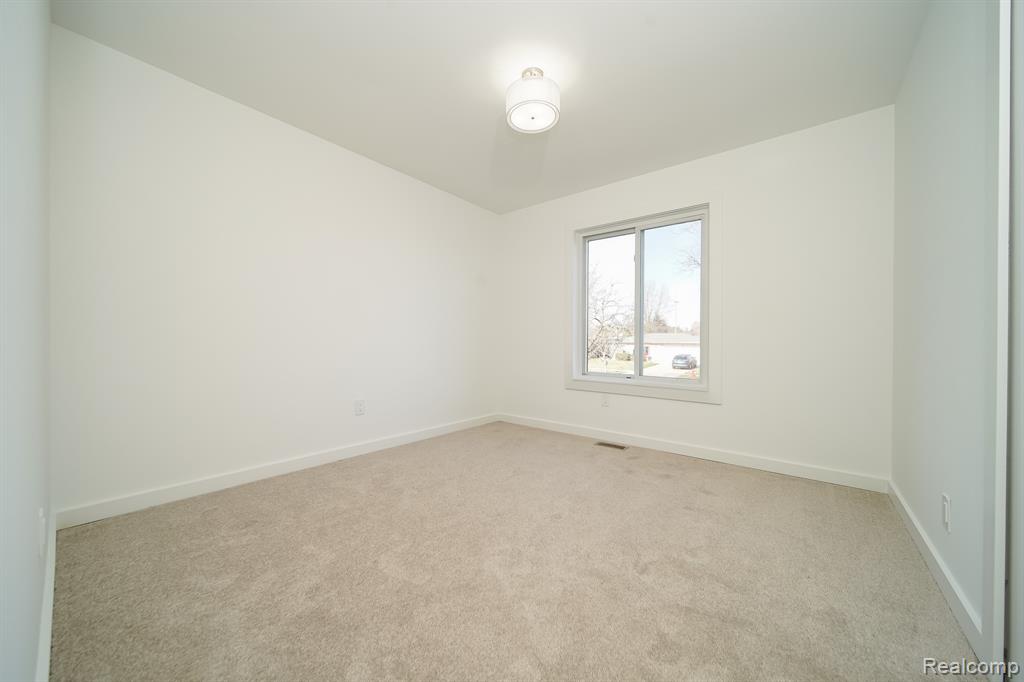 4060 Franklin Park Drive, Sterling Heights, MI 48310 — Photo 29