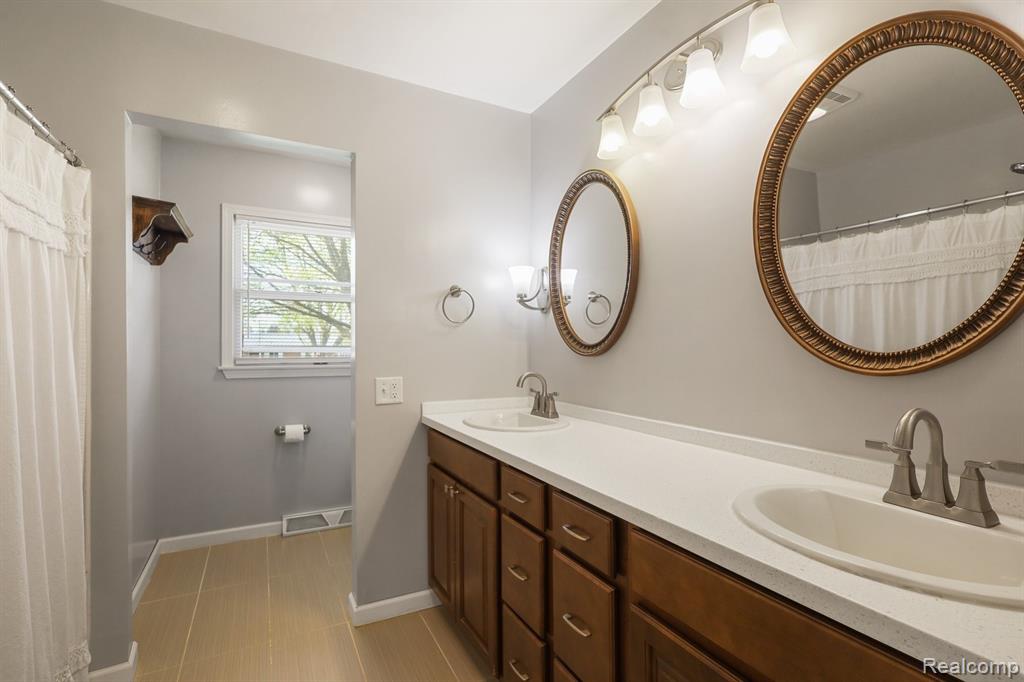 6106 Willow Highway, Grand Ledge, MI 48837 — Photo 28