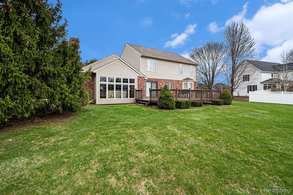 4600 WHITE TRILLIUM Drive S, Saginaw, MI 48603 — Photo 3