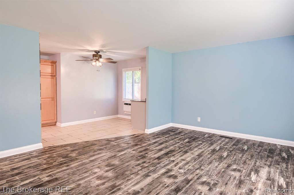 6230 Woodsdale Drive, Grand Blanc, MI 48439 — Photo 12