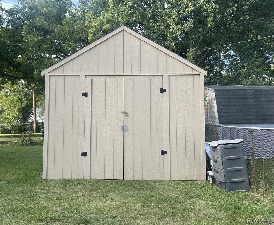 511 Alfred Court, Ortonville, MI 48462 — Photo 13
