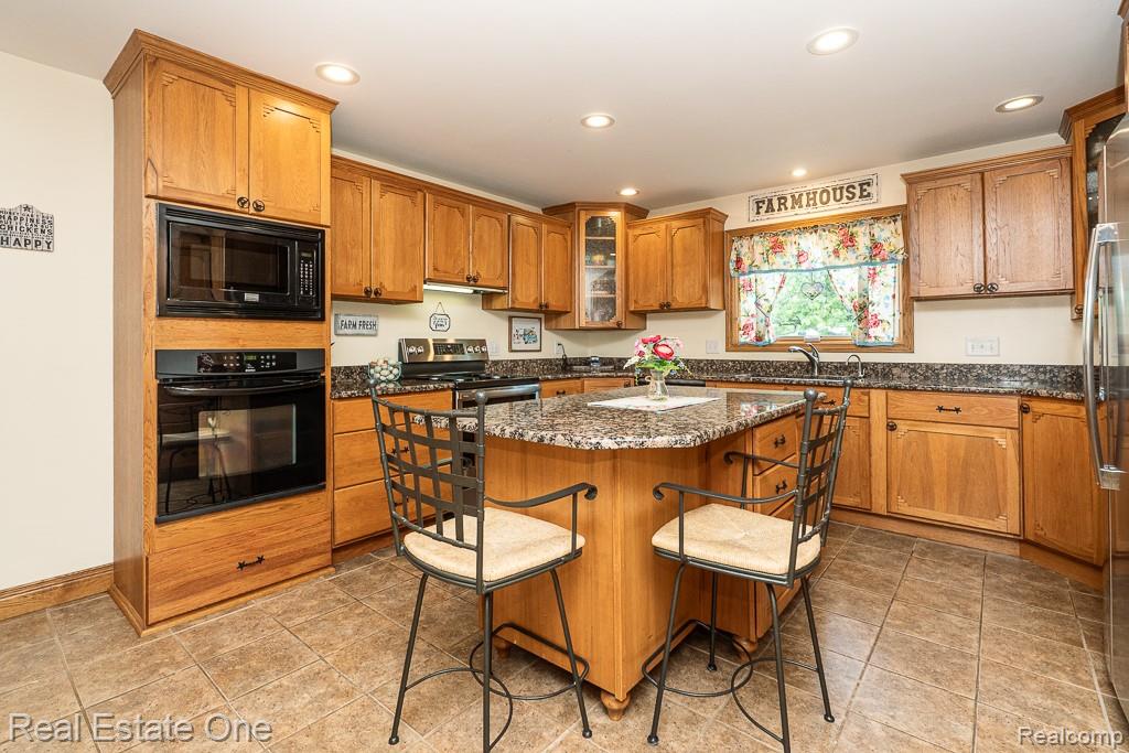 58900 12 Mile Road, New Hudson, MI 48165 — Photo 25