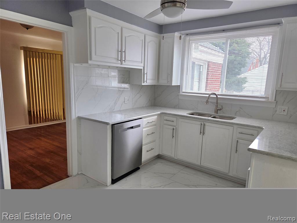 8042 Hartwell Street, Detroit, MI 48228 — Photo 9