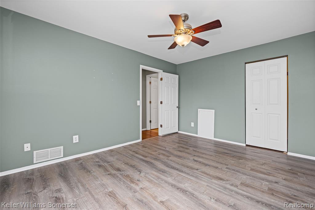 20745 Indian Creek Drive, Farmington Hills, MI 48335 — Photo 24