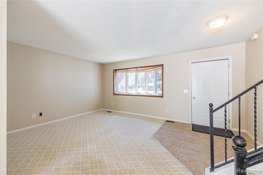569 Hendrickson Boulevard, Clawson, MI — Photo 8