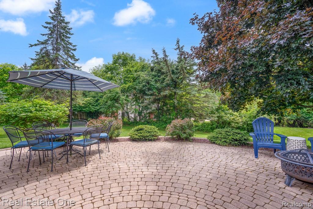 606 Whitney Drive, Rochester Hills, MI 48307 — Photo 35