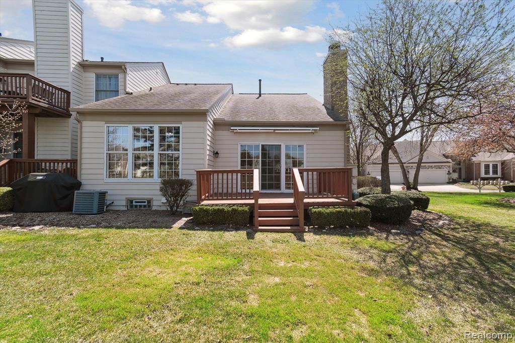 39472 EDGEWATER Drive, Northville, MI 48168 — Photo 38
