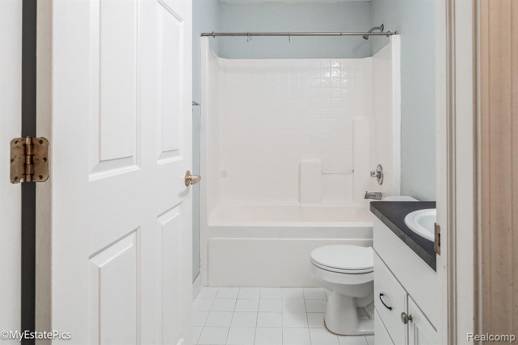 28231 CARLTON WAY Drive, Novi, MI 48377 — Photo 23