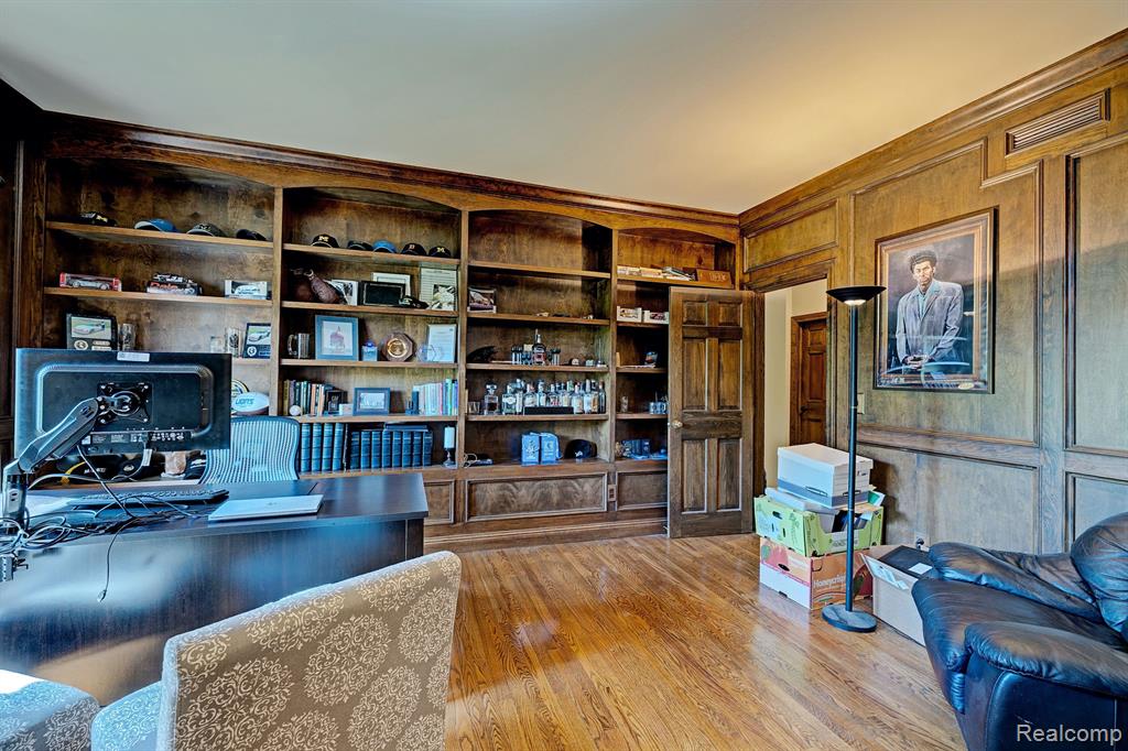 900 ROLLING PINES Drive, Ortonville, MI 48462 — Photo 9
