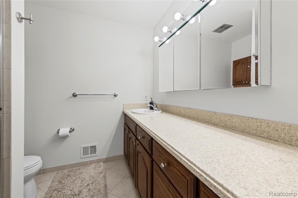 4537 Whisper Way Drive, Troy, MI 48098 — Photo 19